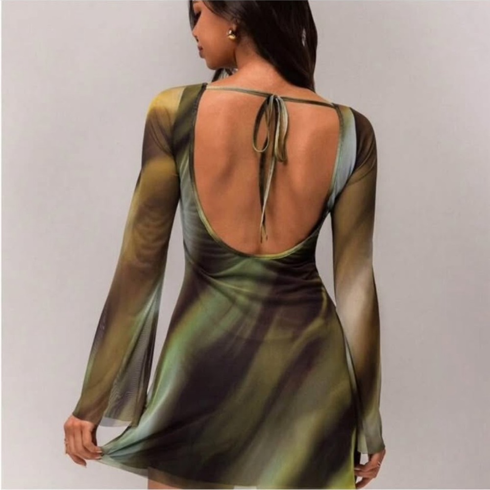 Forever 21 Green long sleeve mini dress - Picture 4 of 5